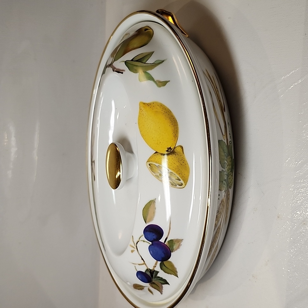 Vintage Royal worcester evesham gold trim   Casserole dish with lid
